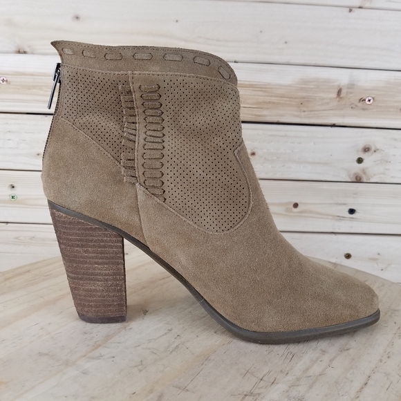 Vince Camuto FRETZIA Perforated Suede/Leather Western Ankle Boots Booties 9M NEW - Picture 8 of 12